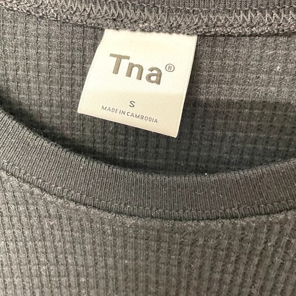 Tna Aritzia Waffle Knit Black Long Sleeve Crop Top Shirt S - Picture 5 of 7